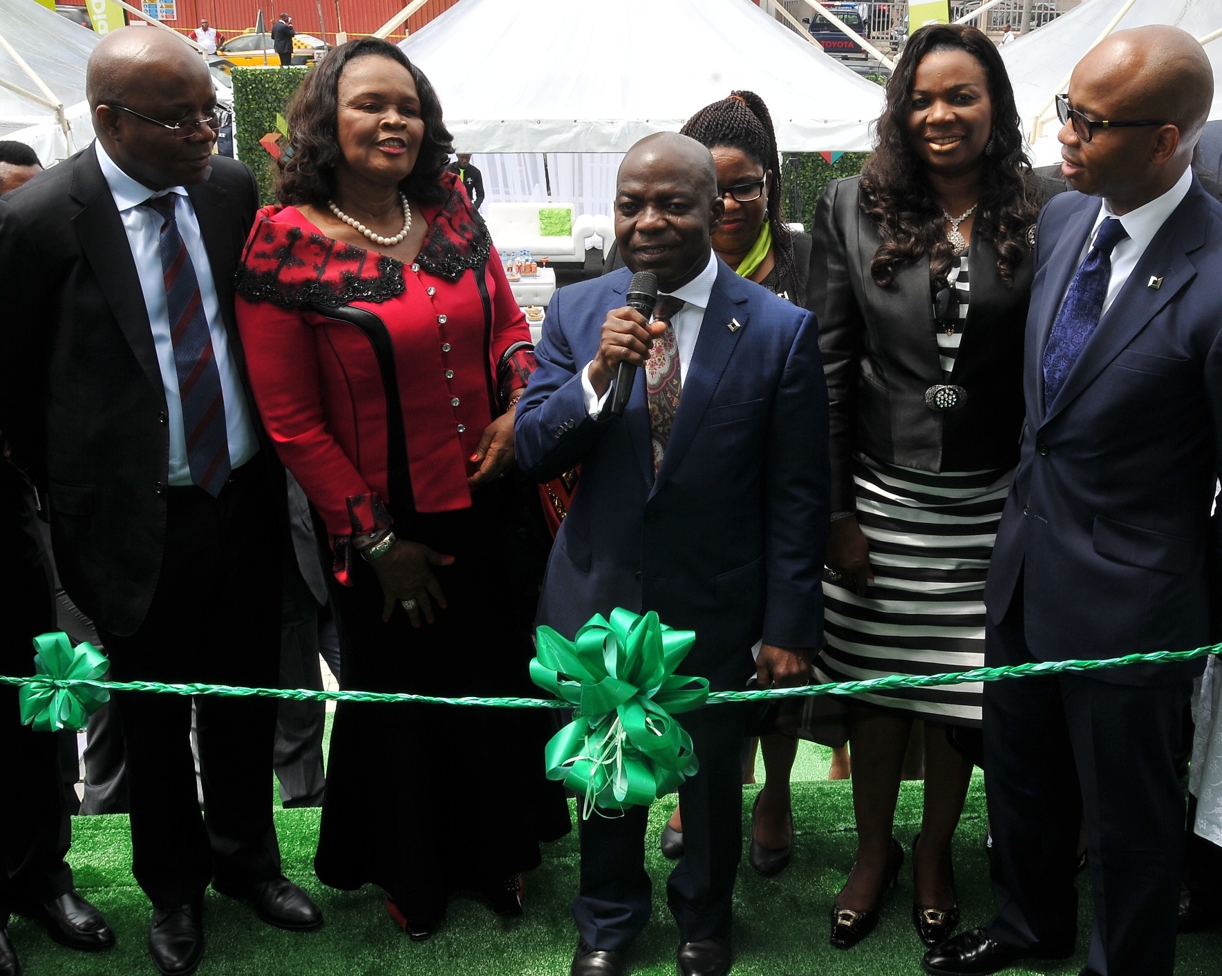 Diamond Bank pioneers 24-hour full banking services as its flag ship branch makes debut