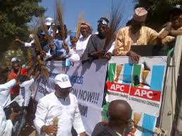 Rivers APC youths barricade High Court premises as Police try to protect judicial officials