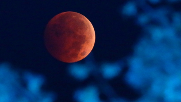 'Blood Moon' Lunar eclipse in Asian, Amercan the Sky on Wednesday