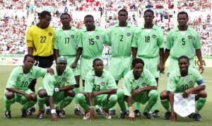 The Nigerian team poses on the pitch before match