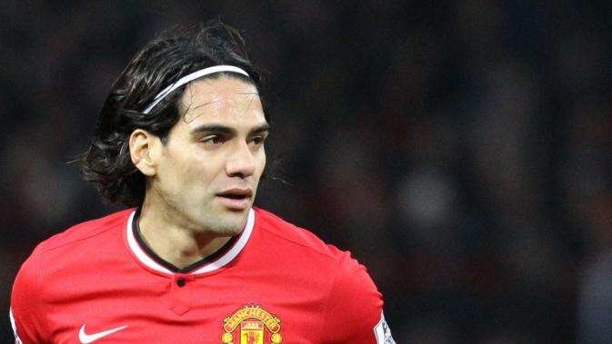 Man United manager Van Gaal issues warning to Falcao