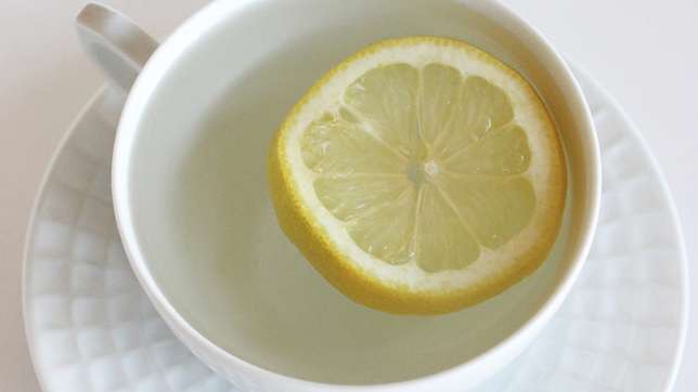 Four reasons a cup of hot water with lemon is must for you every morning