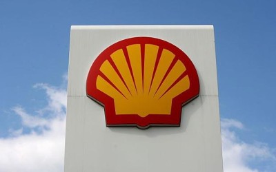 Shell tasks contractors over safety, rewards champions