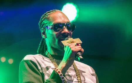 Snoop Dogg stopped in Italy airport with $422,000 in cash