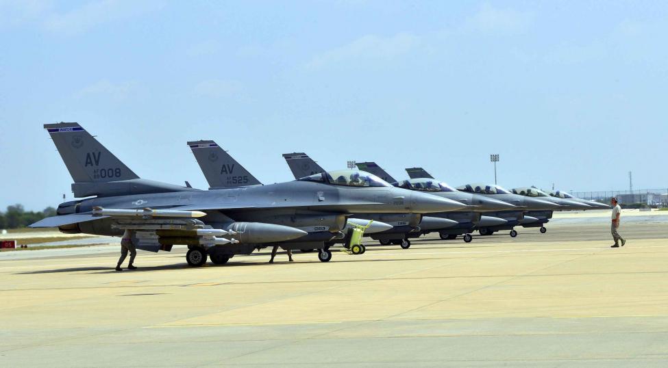 U.S. sends six jets, 300 personnel to Turkey base in Islamic State fight