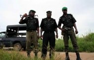 40 robbers in military uniform loot Lagos banks, kill mother & baby