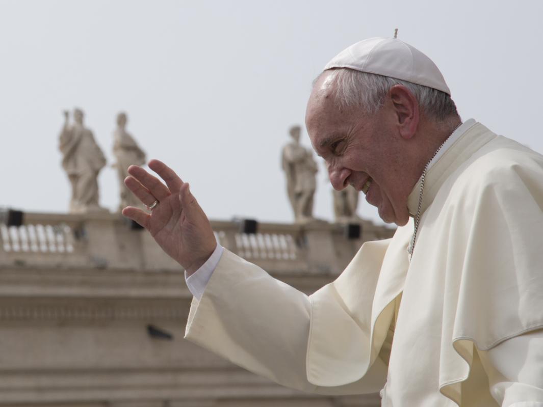 Pope, on Christmas, raps Christians 