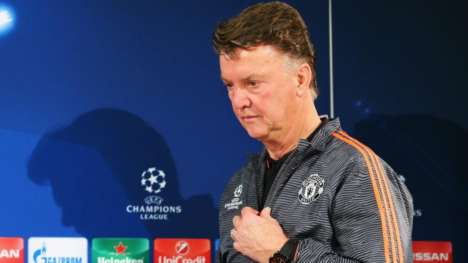 Man United boss Louis van Gaal storms out press conference