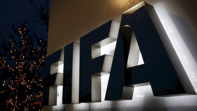 Fifa scandal: Swiss prosecutors hand bank documents to US