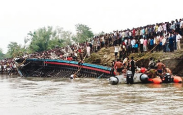 Seven dead, 10 rescued as boat crashes in Lagos