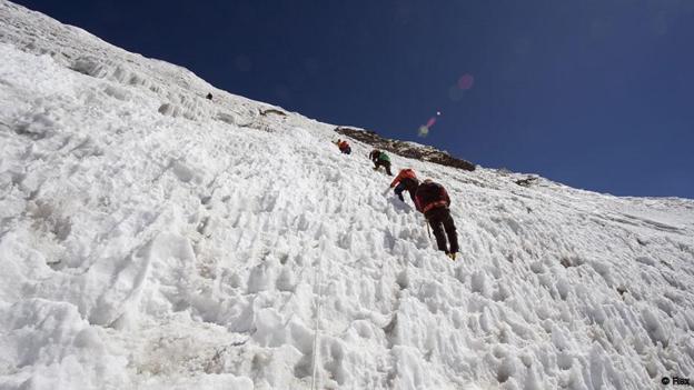 Six die in one week climbing Mount Everest