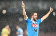 Napoli striker Gonzalo Higuain ready to snub Manchester United, Chelsea to complete Anfield switch