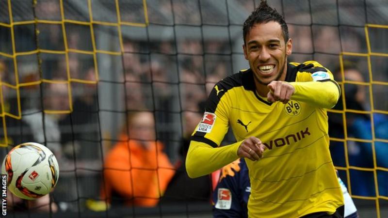 Pierre-Emerick Aubameyang: Man City target 'staying with Borussia Dortmund'