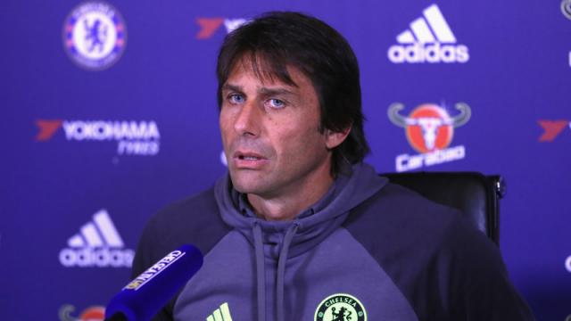 Chelsea manager Antonio Conte injured in training