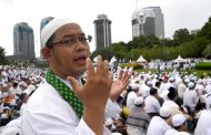200,000 Indonesian Muslims protest against Christian governor