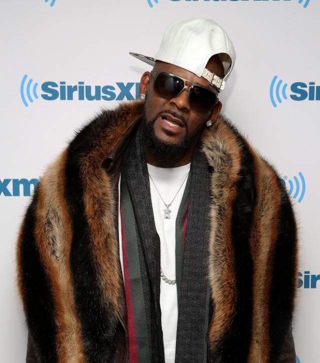 Man suing R. Kelly for allegedly having a 5-year affair with his wife