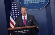 US Press Secretary Sean Spicer says he's not resigning after Hitler mistake