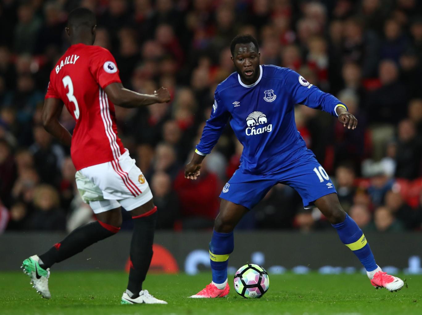 Romelu Lukaku: Blow for Chelsea as Manchester United agree £75m fee with Everton