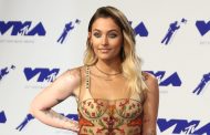 Paris Jackson wows in underwear on the 2017 VMAs red carpet