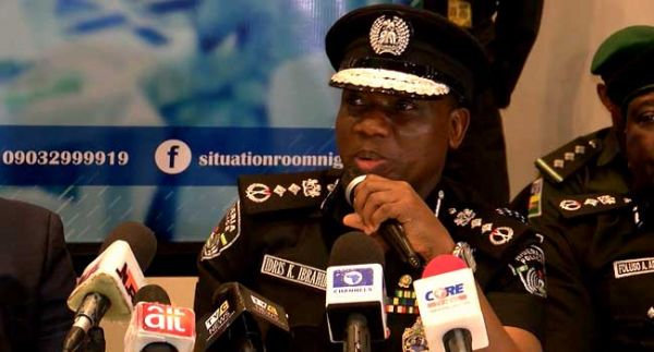 Thousands of policemen, officers protest non-payment of salaries