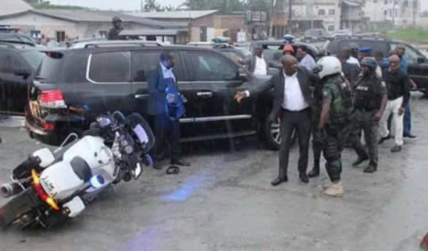 Amaechi,  Wike convoy in bloody clash in Port Harcourt