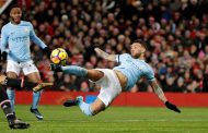 Man Utd beaten 2-1 by Man City 2, outclassed by slick David Silva as City surge 11 points clear in title race