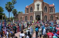 American churches defy quarantine to celebrate Palm Sunday