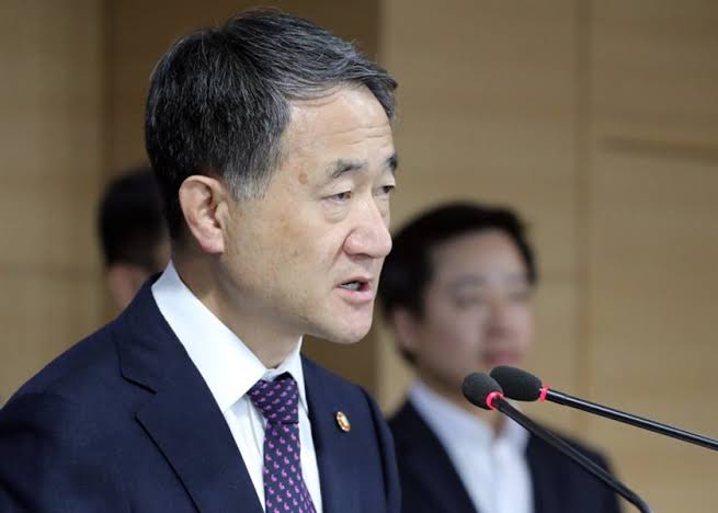 How South Korea is beating coronavirus without a lockdown: Health minister Park Neung-hoo