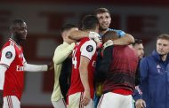 Arsenal beat Liverpool to end record bid, Man City sink Bournemouth