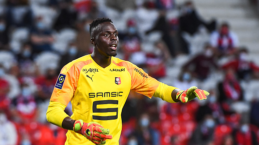 Chelsea make €20m offer for Rennes goalkeeper Mendy with Kepa future in further doubt