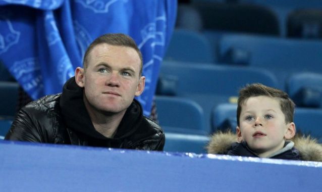 Wayne Rooney's   son Kai signs for Man Utd