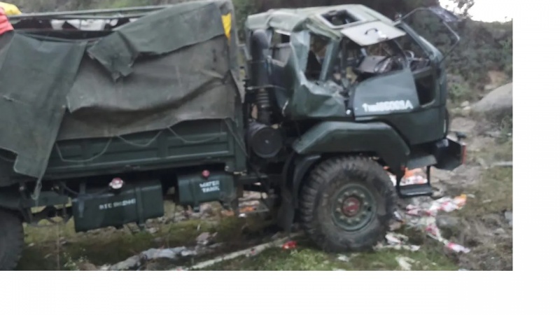 25 soldiers battle for life as speeding army truck crashes