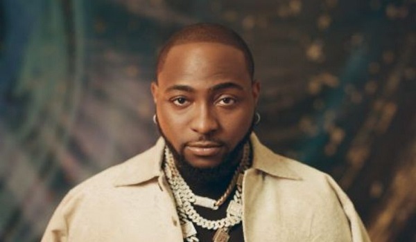Davido shares N237 million to 424 orphanages