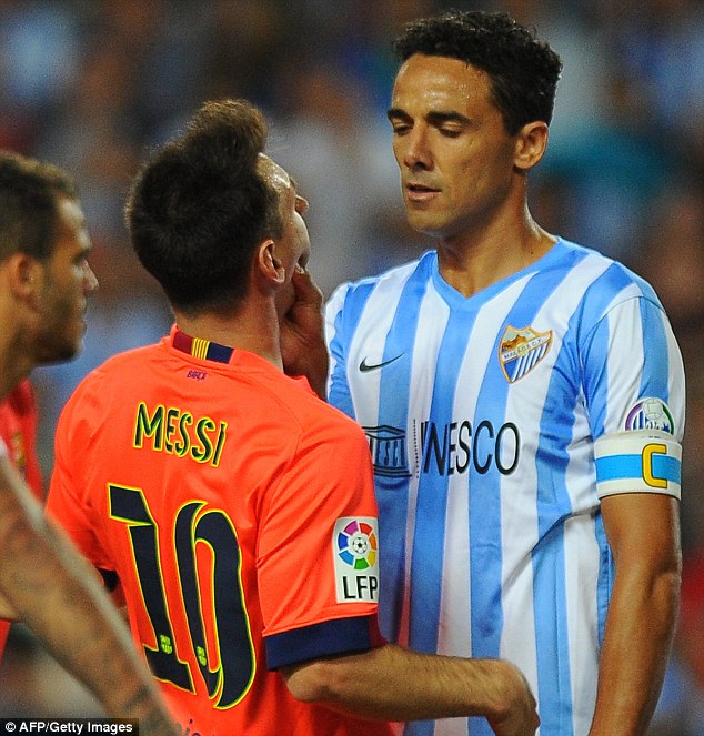 Lionel Messi   strangled, pushed to the ground in Barca-Malaga match   