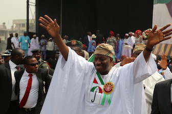 Jonathan applauds Amosun at Abeokuta rally