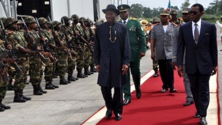 Six presidential guards injured as APC supporters attack Jonathan's convoy