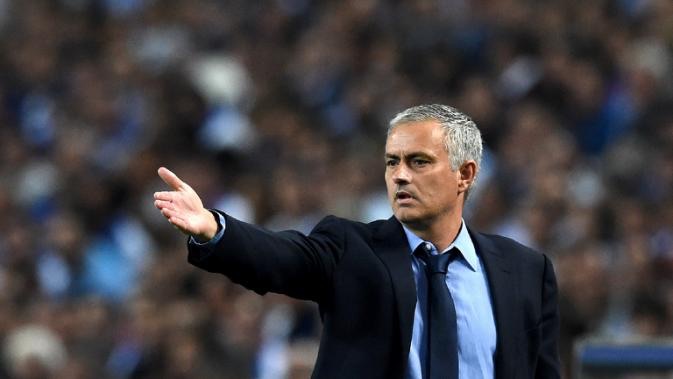 Chelsea back Mourinho, say he retains club's 'full support'
