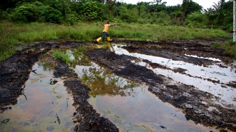 Ken Saro-Wiwa 20 years on: Niger Delta still blighted by oil spills