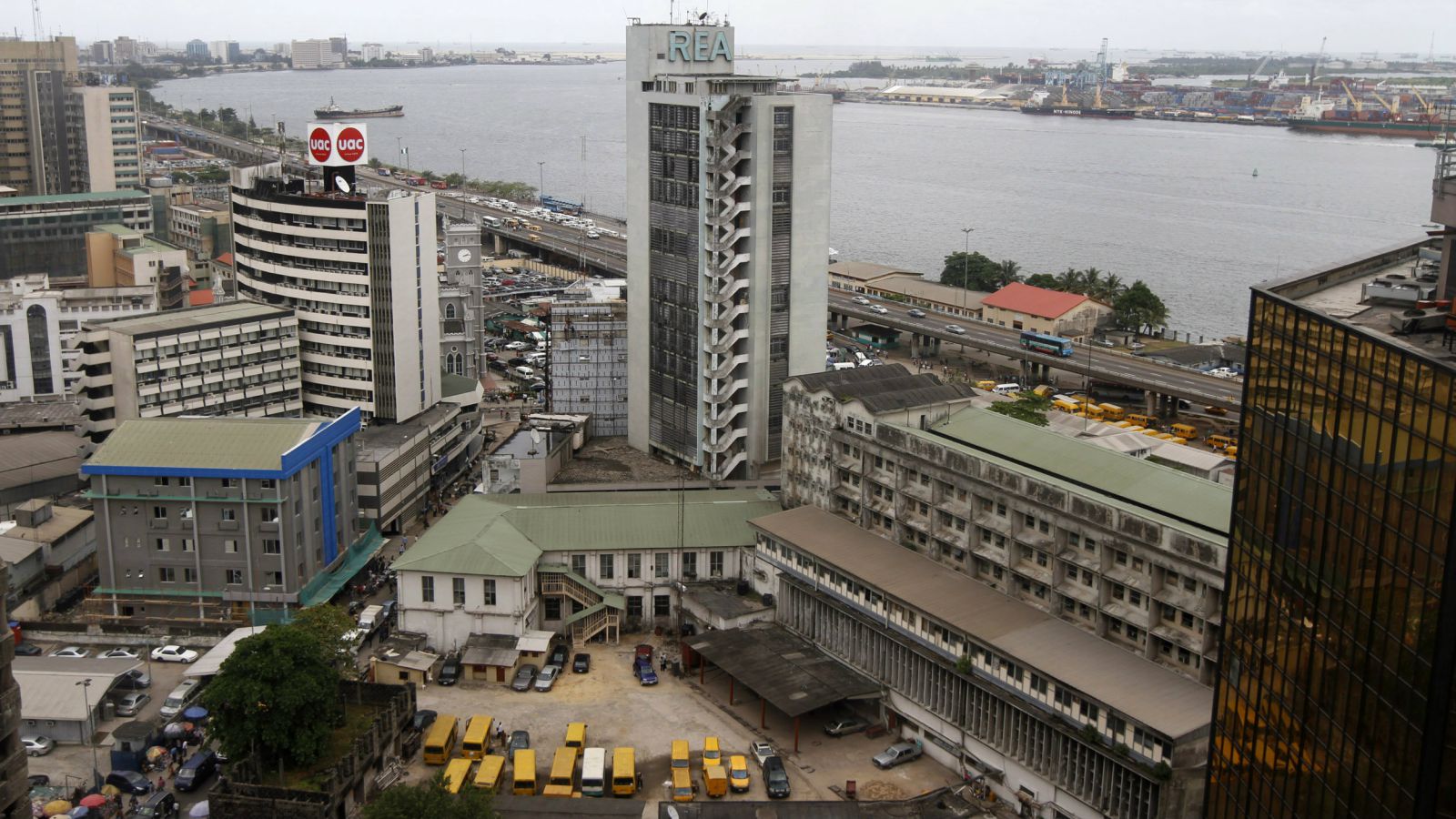Investors dump stocks, frustrated by lack of plan for Nigeria's economy
