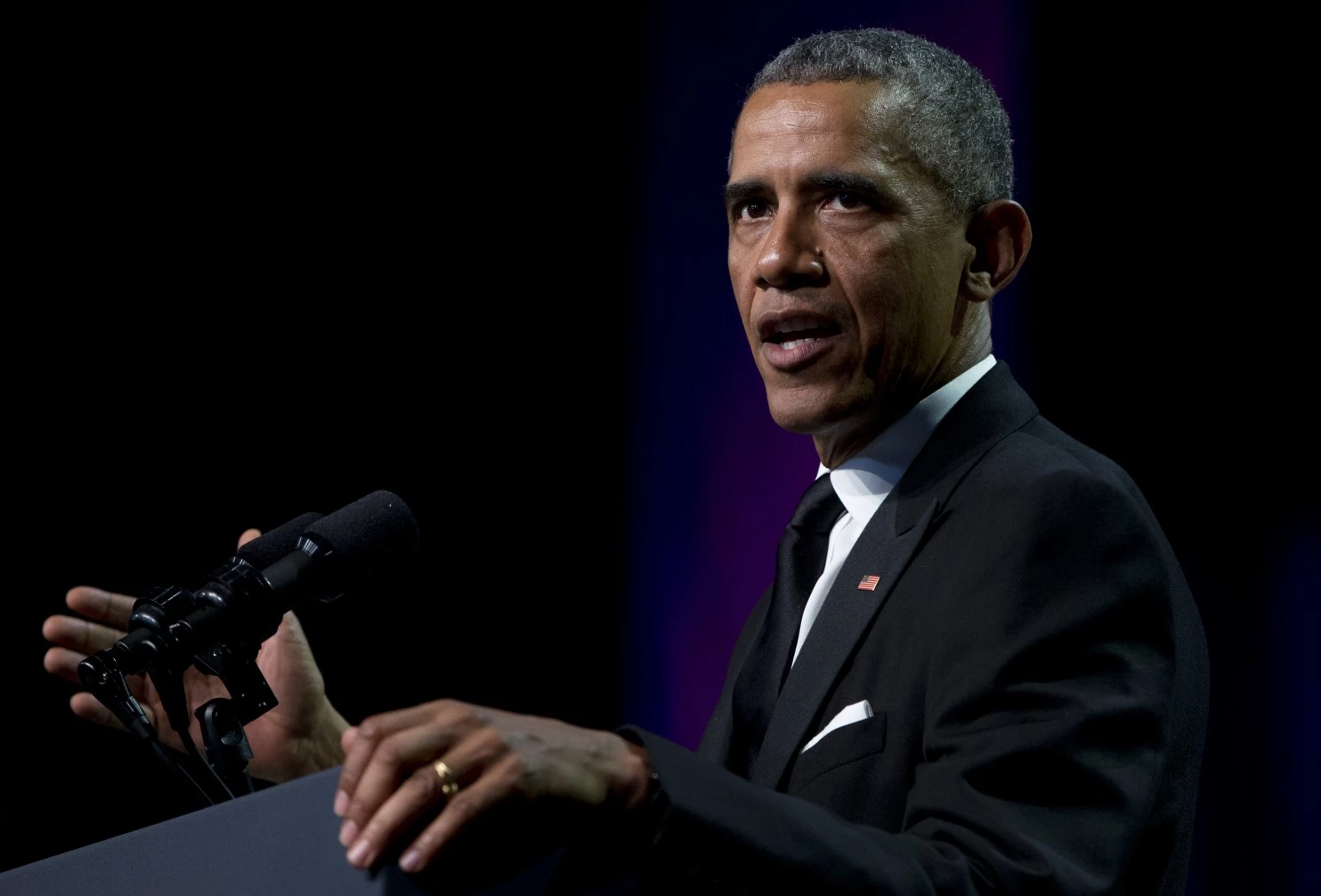 Emotional Obama unveils his plan to cut gun violence