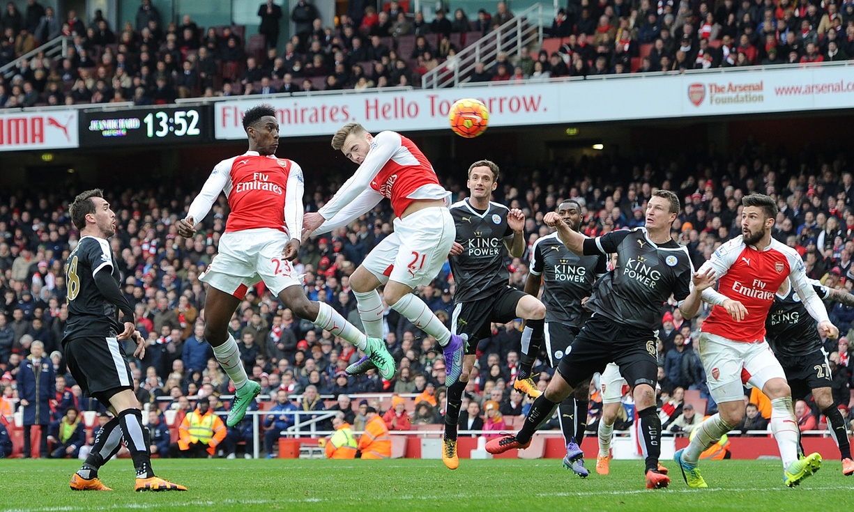 Danny Welbeck’s last-gasp header gives Arsenal 2-1 win over 10-man Leicester
