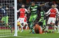 Swansea dashes Arsenal's title hope, wins 1-2