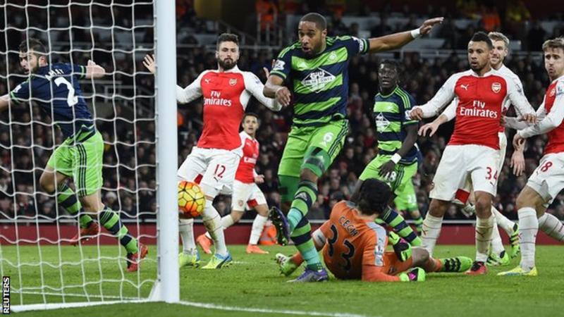 Swansea dashes Arsenal's title hope, wins 1-2