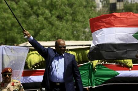 Sudan's Bashir defies international arrest warrant with trip to Uganda