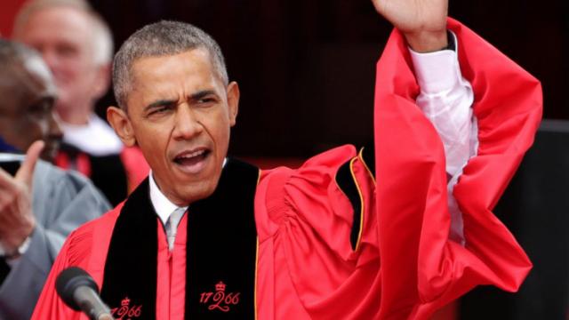 Obama rips Trump  in highly political commencement speech