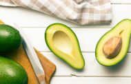 Here’s what happens to your body if you eat an avocado pit
