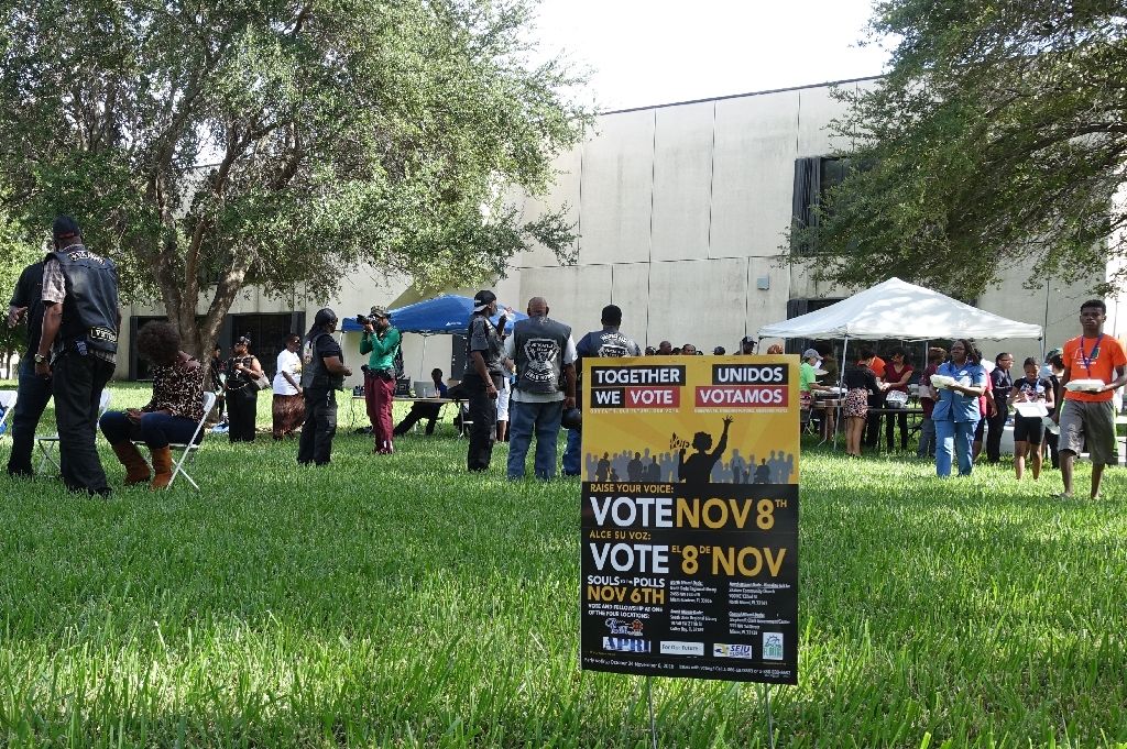 Blacks, Hispanics  turn out in massive numbers in early voting in US