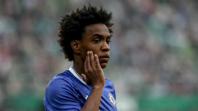 Manchester United closing in on £60M deal for Chelsea winger Willian