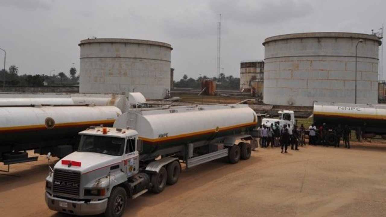 Oil marketers give Fed Govt 7-day ultimatum to pay N800b subsidy debts cash