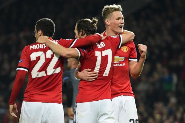 Manchester United cruise to 2-0 victory over Benfica